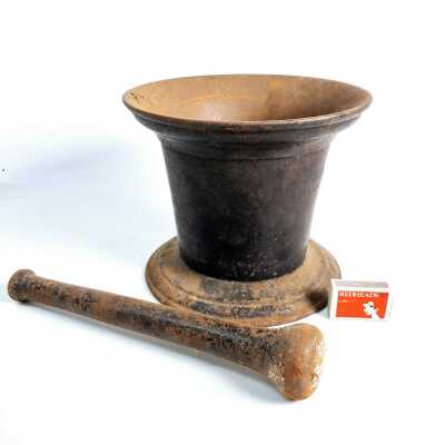 MORTAR & PESTLE