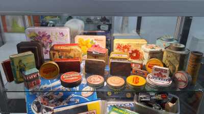 VINTAGE TINS