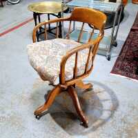 CAPTAINS CHAIR