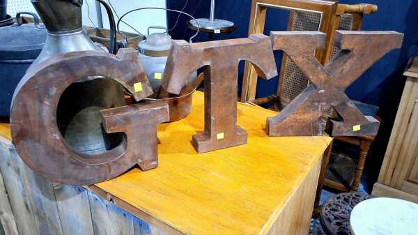 METAL LETTERS