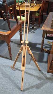 ARTIST'S EASEL