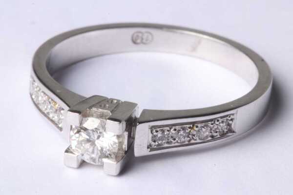 GOLD & DIAMOND RING