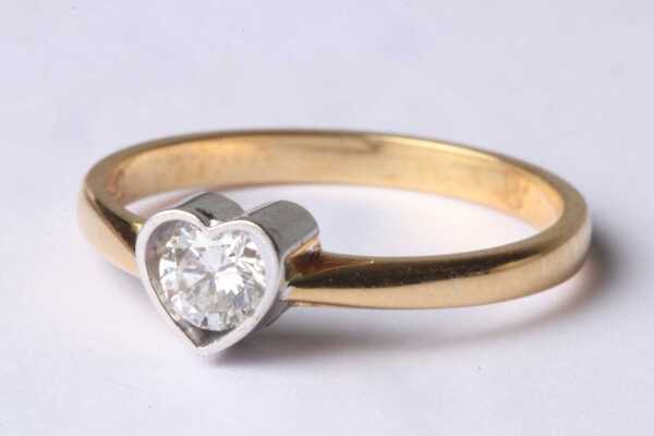 DIAMOND RING