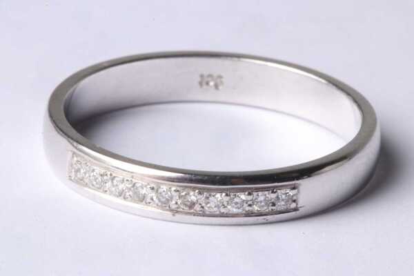 GOLD & DIAMOND RING