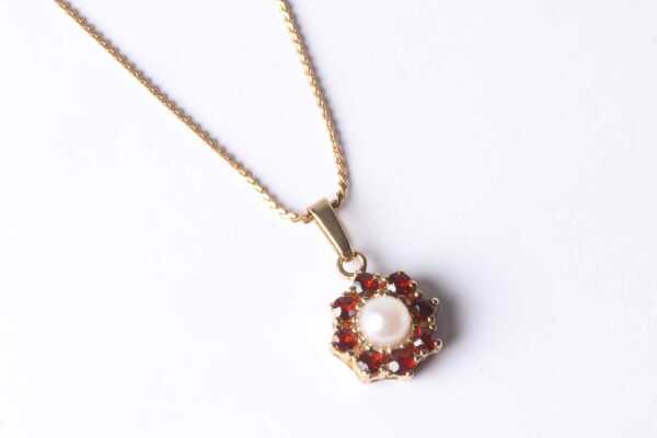 GOLD NECKLACE