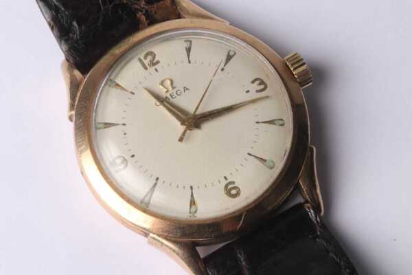 GOLD OMEGA WRISTWATCH