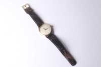 GOLD OMEGA WRISTWATCH - 2