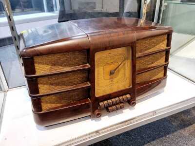BAKELITE RADIO