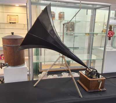 EDISON STANDARD PHONOGRAPH