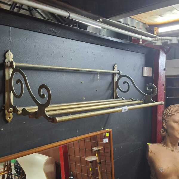 LUGGAGE RACK