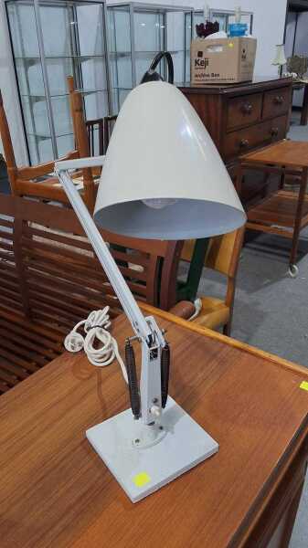 DESK LAMP