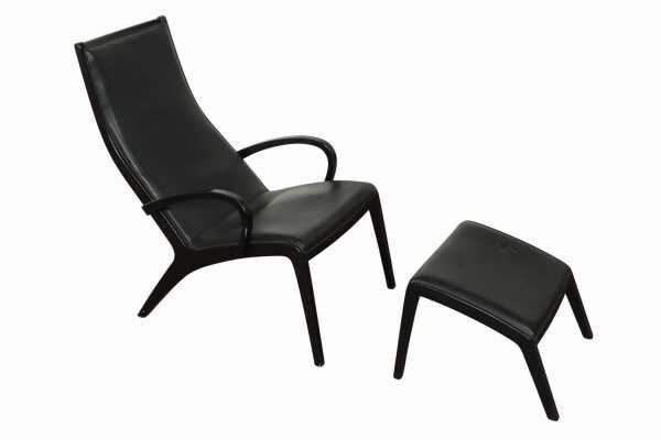 LOUNGE CHAIR & FOOT STOOL