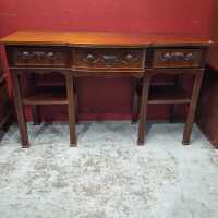 SERVING TABLE