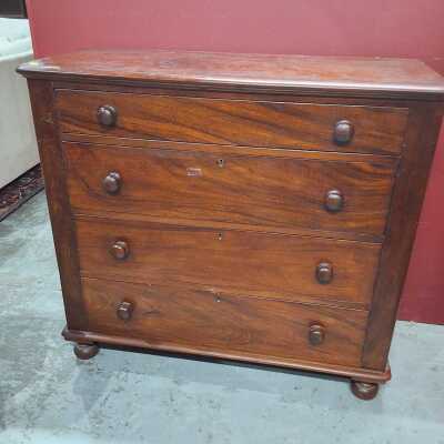 CHEST OF DRAWERS