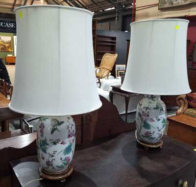 PAIR OF LAMPS