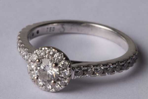 DIAMOND RING