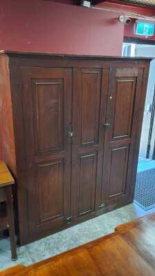 LINEN CUPBOARD