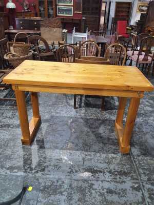SERVING TABLE