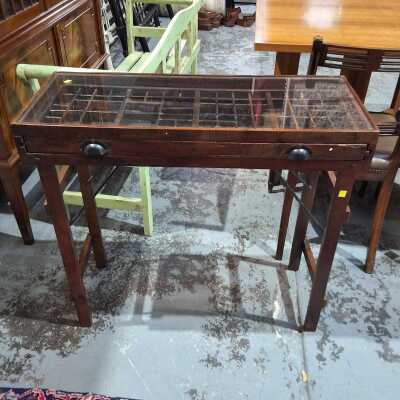 CONSOLE TABLE