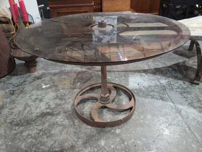 CIRCULAR TABLE