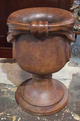 DECORATIVE URN