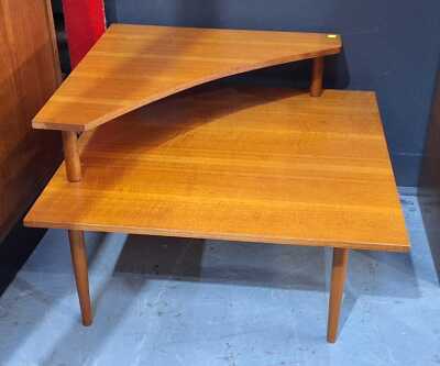 CORNER TABLE