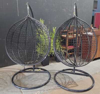 EGG CHAIRS