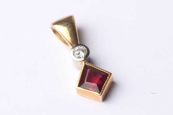GOLD PENDANT