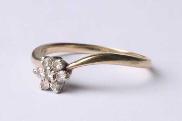 GOLD DIAMOND RING