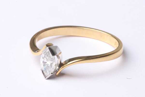 GOLD DIAMOND RING