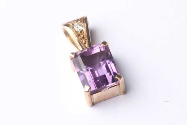 GOLD PENDANT