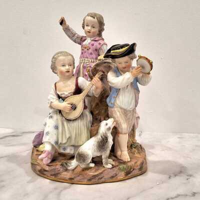 PORCELAIN FIGURAL GROUP