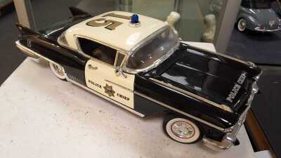 DIECAST MODEL POLICE CAR