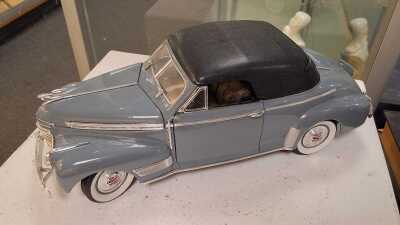DIECAST MODEL CAR