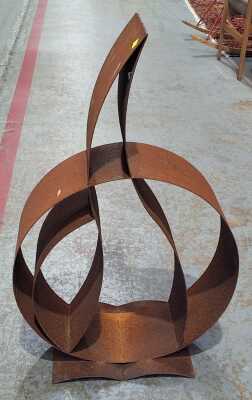 GARDEN SCULPTURE