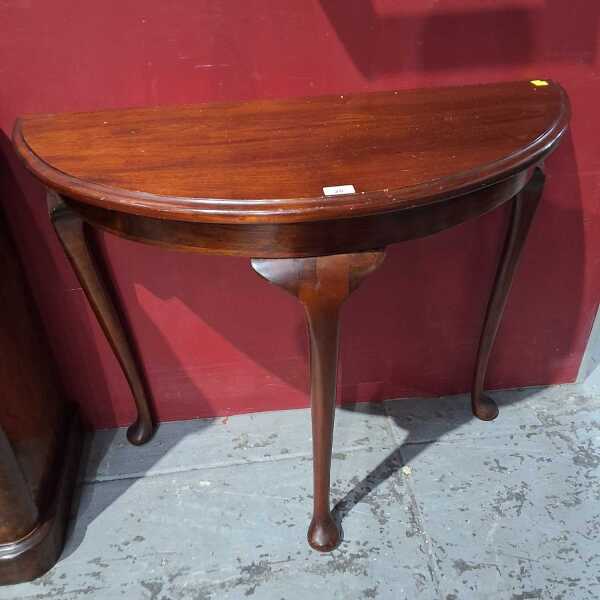 HALL CONSOLE