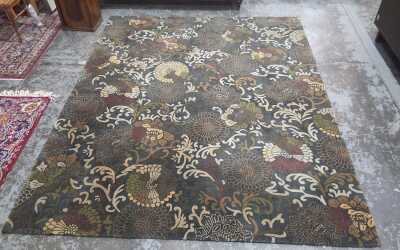 FLOOR RUG