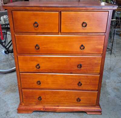 CHEST OF DRAWERS