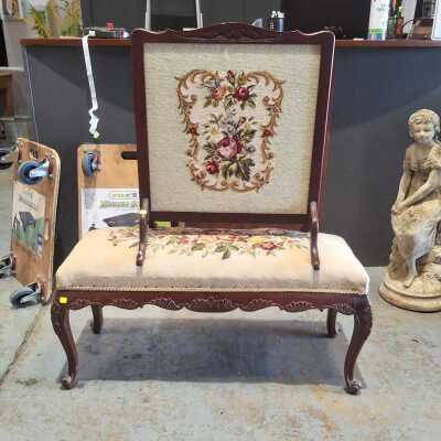 STOOL AND SCREEN