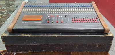 LIGHTING CONTROL CONSOLE