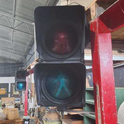 TRAFFIC LIGHT