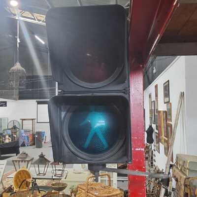 TRAFFIC LIGHT