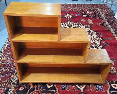 STEPPED BOOKSHELF