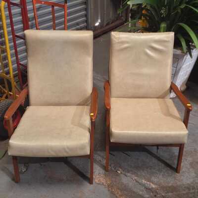 LOUNGE CHAIRS
