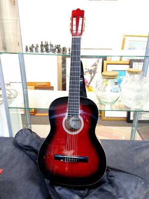 ACOUSTIC GUITAR