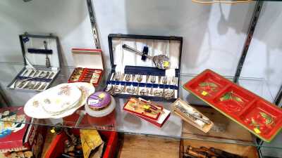 CHINA & FLATWARE