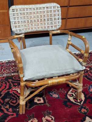 ARM CHAIR
