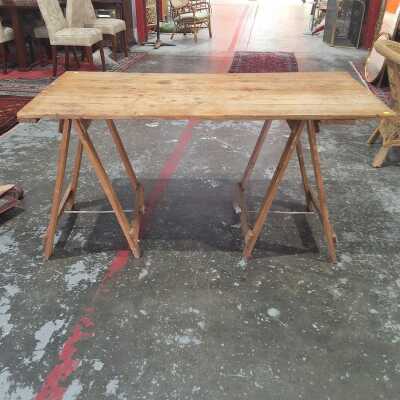 TRESTLE TABLE