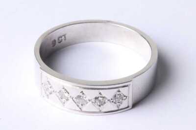 GOLD DIAMOND RING