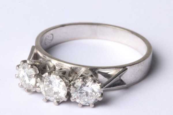 GOLD & DIAMOND RING